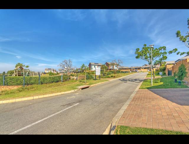 3 BEDROOM HOUSE FOR SALE IN COSMO CITY